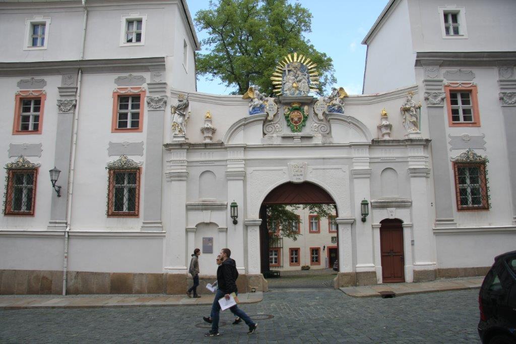 Barockes Eingangsportal eines Gebäudes